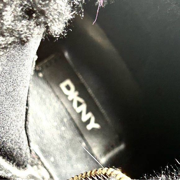 DKNY Black zippered Faux Fur comfy Winter ankle booties women’s size 7M - Picture 5 of 11